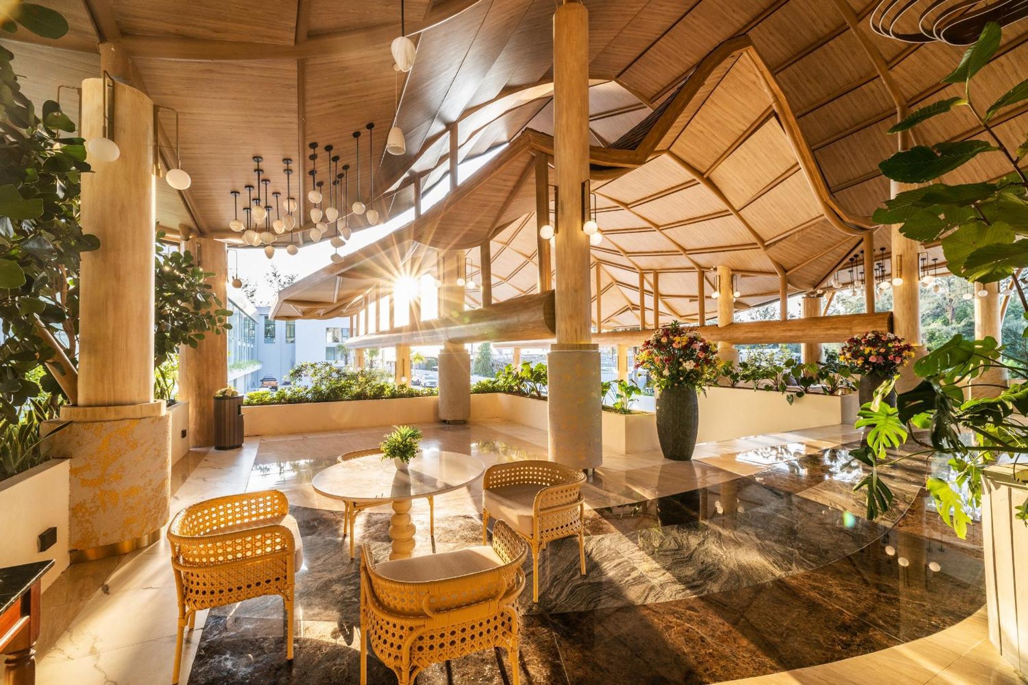Hotel Phuket Emerald 5*